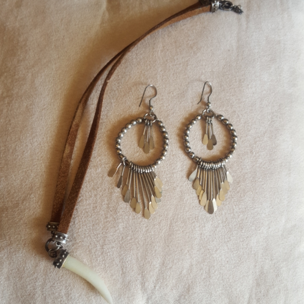 Boho saber tooth necklace and silver earrings
